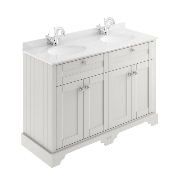 Double sink with store vanity in middle